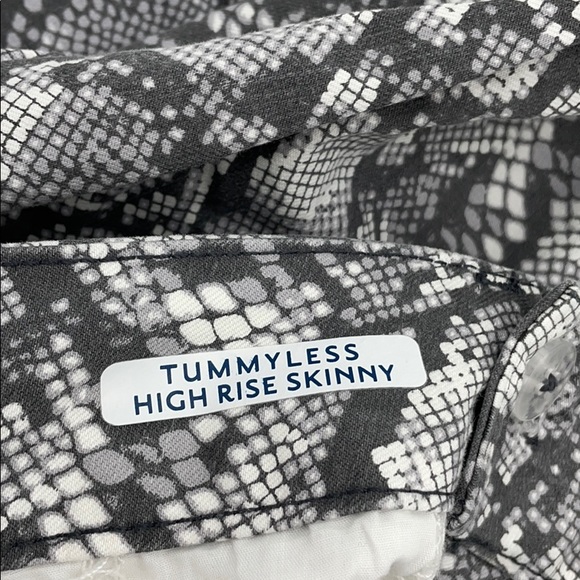 Seven7 Tummy Less High Rise Jeans - Picture 9 of 10